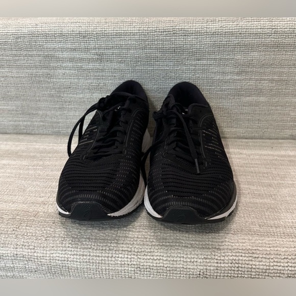 Asics Dynaflyte 2 FlyteFoam Road-Running Shoes Size 8, Black and White - Picture 5 of 15